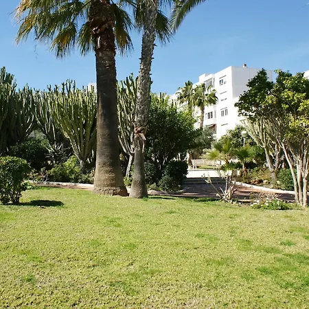Spacious, 2-bedroom In Gran Alacant With A Swimming Pool, Fu *
